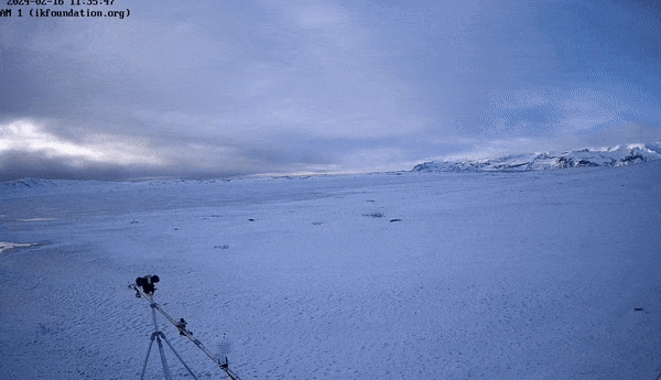 THE FIELD STATION SOLANDER’S EYE | Breiðamerkurjökull | Vatnajøkull National Park | The Glacier Lagoon, Iceland. 
A University of Iceland group visited the Field Station to update data and perform simple maintenance. www.ikfoundation.org/fieldstat…