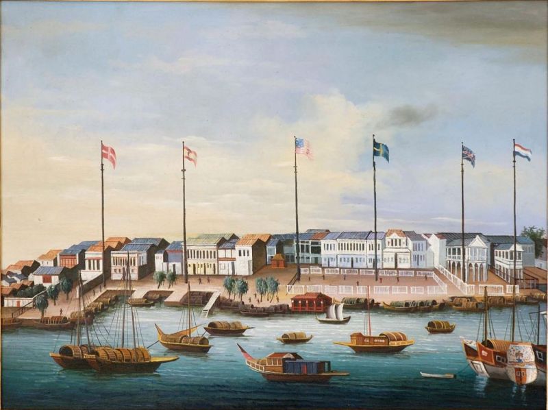 The European factories “Thirteen Factories”, in a line at the port of Canton, are depicted here on a Chinese oil on canvas circa 1820, eight factories were situated at the same location already 70 years earlier when Carl Linnaeus’ apostles visited the region. The Swedish factory can be seen behind the third flag on the right, where East India Company’s goods was collected prior to the return voyage to Sweden, including the many valuable fabrics, packed with particular care in chests so as best to be protected against weather and wind as well as harmful creatures onboard during the long sea voyage. (Courtesy of: Wikimedia Commons). 