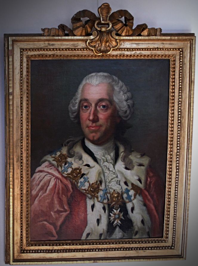 Claes Ekeblad the Younger (1708-1771) circa 1750. This is one portrait among several portrayed individuals of the 18th century Piper family’s wider circle of relatives and friends, which today hang at Christinehof. However, it is unknown if Ekeblad at any point visited the manor house, but he belonged to the same generation as Carl Fredrik Piper (1700-1770) and Ulrika Christina Mörner of Morlanda (1709-1778) who lived at Christinehof during the warmer part of the year at the time of this written Inventory in 1758. Equally as both aristocratic families – Piper as well as Ekeblad – had one of their residences in Stockholm. Notice the original rococo gilded frame and the wealthy man’s clothing, a representative dress used by the council of the realm, consisting of costly materials as crimson red velvet, linen laces, ermine and the Order of the Seraphim chain.|Oil on canvas, probably painted by Gustaf Lundberg (1695-1786). (Collection: Christinehof manor house). Photo: The IK Foundation, London.