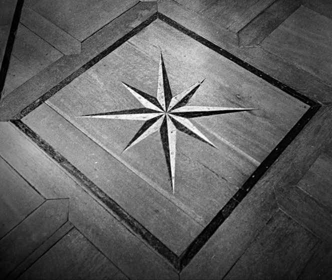 Original wooden parquet flooring in a drawing-room on the first floor at Christinehof manor house, which displays one of the star corner motifs. Already when the house was newly built in 1741, it was documented as: ‘The floor of oak, shaped and polished with three stars in the three corners, the fireplace in the fourth corner and a centred star-shape.’ (Quote from: Mannerstråle, p. 13). Photo: The IK Foundation, London.