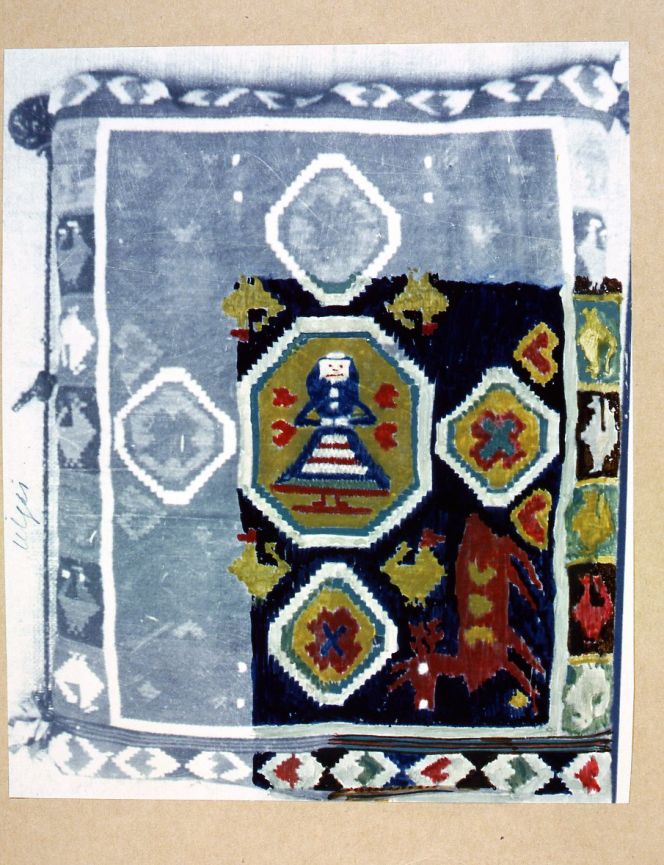 At the time for my documentation, copies from the county of Kristianstad was placed at the local handicraft organisation where I had the opportunity to study 317 plates depicting double interlocked tapestries from said county. Here exemplified with a partly coloured photograph of a cushion from Ingelstads district in south eastern Skåne. Owner [1991] The Handicraft Organisation in Kristianstad, pl. 378. (Photo: The IK Foundation, London).