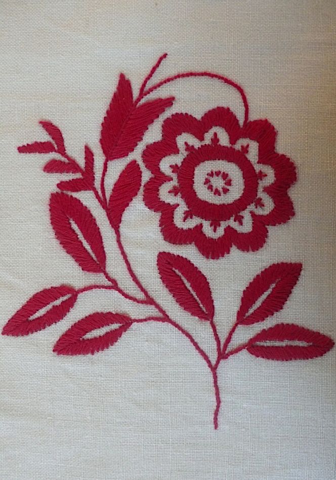 Historical reproduction of Delsbosöm on linen with 2-ply cotton thread (satin- & stem stitches).  As the original, the detail is primarily embroidered in one-sided satin stitching totally covering the motifs  on the front, while only tiny seed stitching is visible on the back. Photo and embroidery: Viveka Hansen.