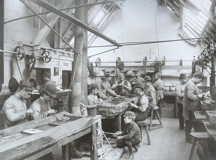 A rare study of men’s/boy’s working clothes and the daily work in a jet manufactory, circa 1890 at Haggersgate in Whitby. By this time the number of people involved in the manufacturing of jet had dropped but was still significant, whilst the earlier 1871 census demonstrated a peak with more than 800 men, women and children involved in the jet related trade in the Whitby/Ruswarp area alone. (Photo: Frank Meadow Sutcliffe).