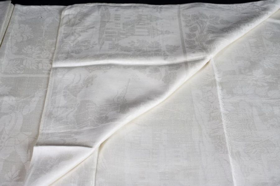 Even if Malmö in 1662, had thirteen professional linen weavers added with their respective journeymen and apprentices, it has not been possible to trace any of their former produce today. However, the Malmö Museum keeps a contemporary 17th century linen damask tablecloth in the size of 213 cm width and 159 cm length (incomplete) woven in the Netherlands. But there is no proof for that this particular textile – or other similar linen fabrics in the museum collection – were imported already at that time and used by well-to-do inhabitants in Malmö. The history of this linen is unknown from the approximate date of weaving and up to when the museum purchased the item in 1931. (Courtesy of: Malmö Museum, MM022094, Creative Commons). 
