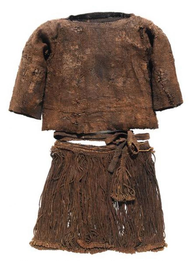 A study of the very well-preserved Danish bog find “The Egtved Girl” (c. 1370BC), can  give us many ideas of both weaving and plaiting techniques during the Nordic Bronze Age. Her  clothing included a cord skirt tied with a woven tasselled ribbon at the waist and a plain woven  short blouse – all in wool. As described by the National Museum in Denmark; the oak coffin find  also consisted of ‘a pair of foot warmers, a cord, a blanket and various small pieces of woollen  textile’. The Malmö area on the other hand, with its clayey soils, makes it difficult for textiles to  be preserved for a longer period of time. However, animal fibres and particularly wool have  a somewhat increased possibility compared to vegetable fibres as flax or hemp to be preserved.  Additionally, textile fibres of all kinds may have a better chance if once being placed close to a  bronze or silver object, whose chemical deposits can have preserving effects on textiles. Courtesy  of: Nationalmuseet in København, Denmark.