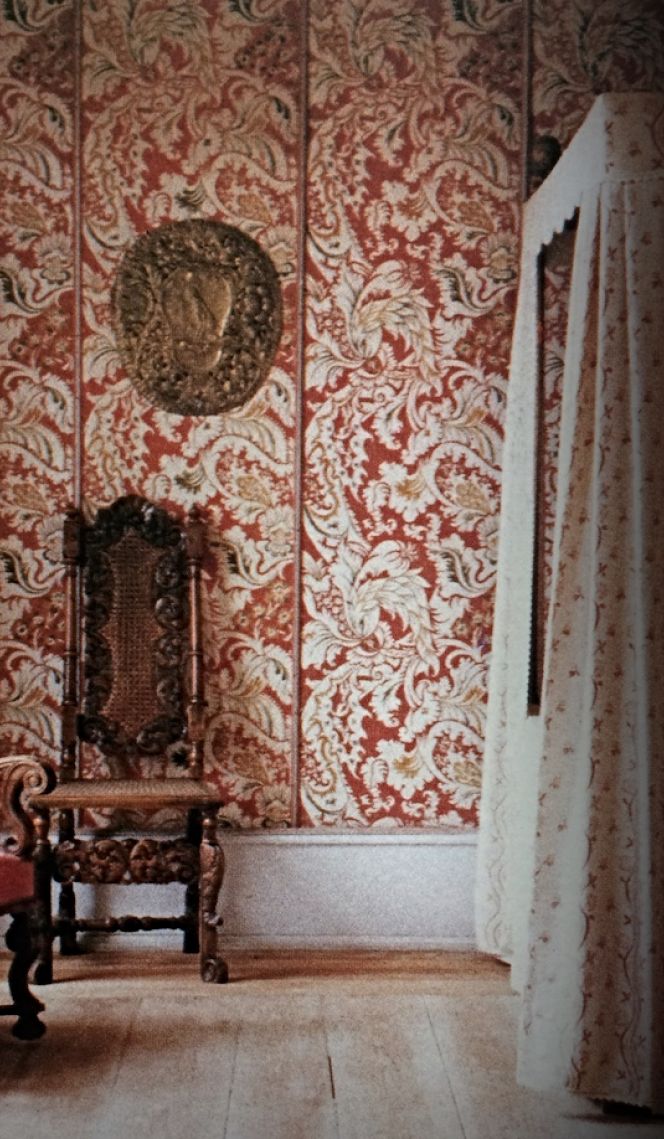Concluding on the subject of wall coverings at a manor house in 1758. There is some uncertainty linked to this room situated to the right of the Hall on the second floor, which according to the Inventory had a ‘linen wall cover with printed yellow flowers on a green ground’. At an unknown date however, this must have been altered to this well-preserved ornamented velvet flocked wall covering – probably being even older than the manor house itself (built around 1740). Flock of wool was fixed with a type of glue on plain woven ground fabric in the desired motifs, to imitate an expensive cut-velvet fabric. A style that was in vogue already in the late 17th century. (Christinehof manor house). Photo: V. Hansen, The IK Foundation, London. 