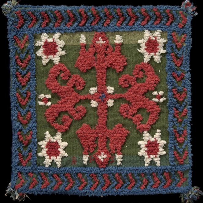 To compare with this well-preserved seat cushion dated to the 1790s, in a star shaped design with zigzag border, in the partly-piled technique or so-called “halvflossa”. It was woven in Skåne – probably in the southwestern part of this province, Sweden. (Courtesy of: The Nordic Museum, NM.0029025A). 