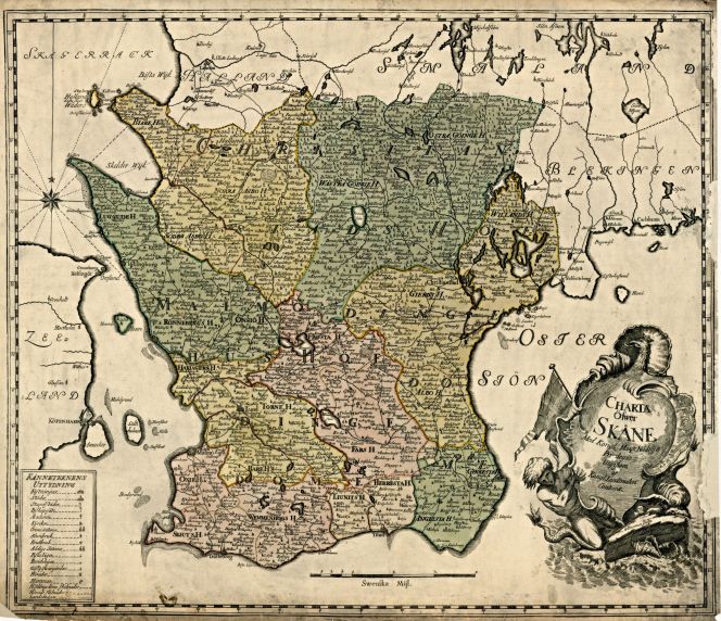 This map of Skåne – dated to the 1770s-1780s – gives a detailed geographical view not only of this most southerly province with each and every district area but also of the Blekinge province in the upper right-hand corner, where “munkabälte” was equally a popular weaving technique. Even if this map predates the illustrated textiles, it is highly likely that the technique was known in the oral tradition, under the same or another local name, by the female weavers in the farming community during this period. However, according to the Svenska Akademiens Ordbok (Swedish Academy Word Book), it is uncertain from where, when, and why this weaving technique acquired its name, but it appears to have first been recorded in print in 1876. (Courtesy: Postmuseum, POST.045074. DigitaltMuseum).