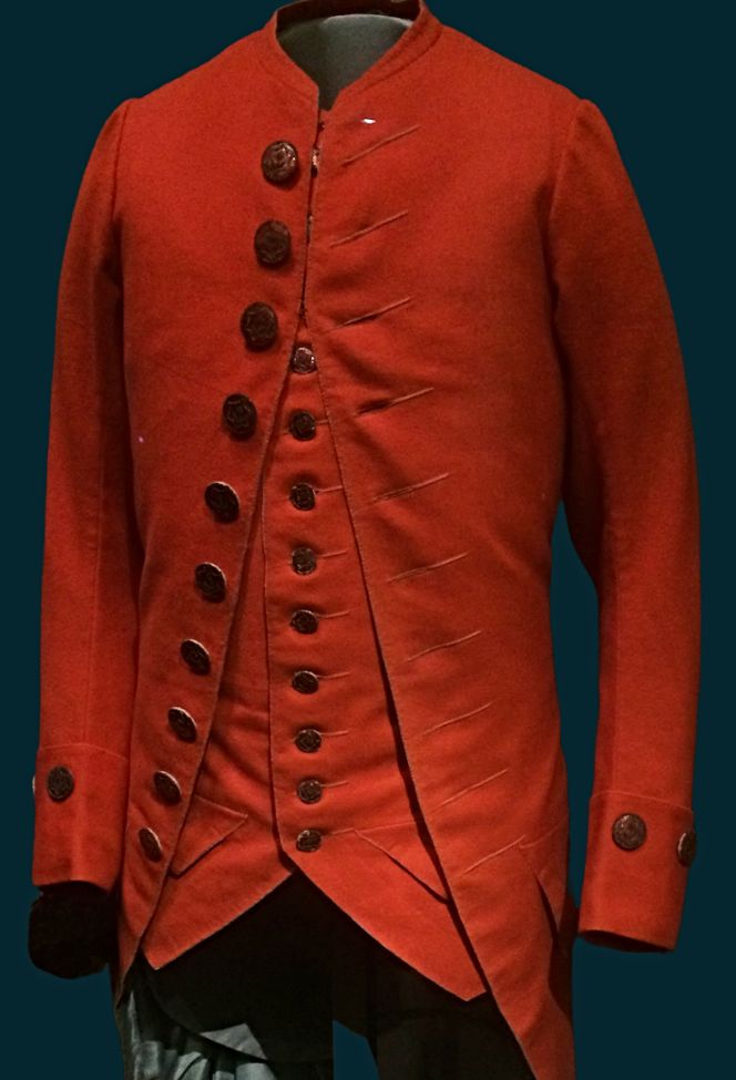 This well-preserved man’s coat and waistcoat, circa 1760-1780, must have been similar in style to garments used by the travelling naturalists. Both clothing items were stitched of fine red broadcloth with additional practical pockets. When a three-piece suit like this was used, the breeches probably also had side pockets, so the wearer of such a suit had at least six pockets. (Collection: Victoria and Albert Museum, London, United Kingdom. The exhibition: ‘Europe 1600–1815’). Photo: Viveka Hansen, October 2017.