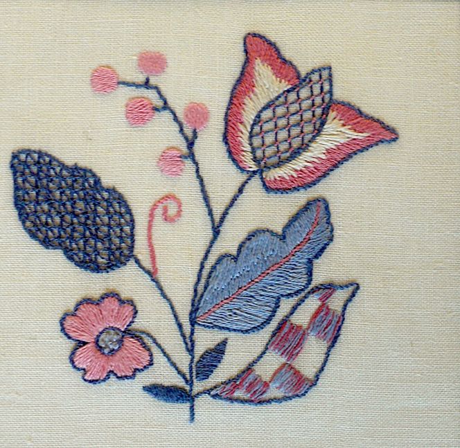 Historical reproduction of Blekingesöm on linen with 2-ply linen thread (satin & stem stitches, variation of interlacing stitching & French knots). Photo and embroidery: Viveka Hansen.