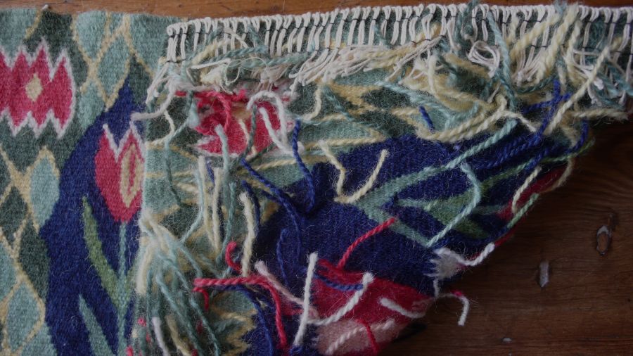 A close-up of the flamskväv reproduction, back and front. Photo and woven fabric: Viveka Hansen.
