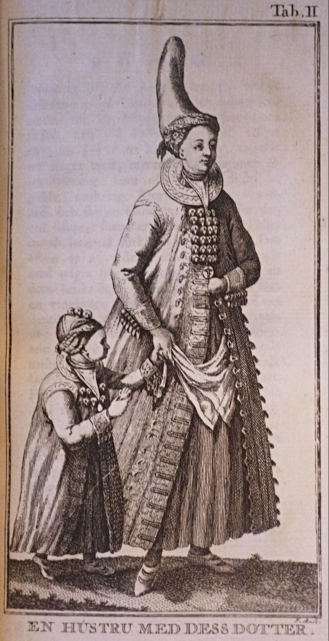 In Uno von Troil’s letters from the Icelandic tour, the woman’s dress was described as follows by the traveller: ‘Their head-dress consists of several cloths wrapped round the head, almost as high again as the face; it is tied fast with a handkerchief, and serves more for warmth than ornament: girls are not allowed to wear this head-dress before they are marriageable.’ Mother and daughter are seen dressed almost identically with the exception of the married woman’s headdress. (Illustration: Troil, Uno von, Bref  rörande en resa till Island. Uppsala 1777, p. 72, Tab. II).