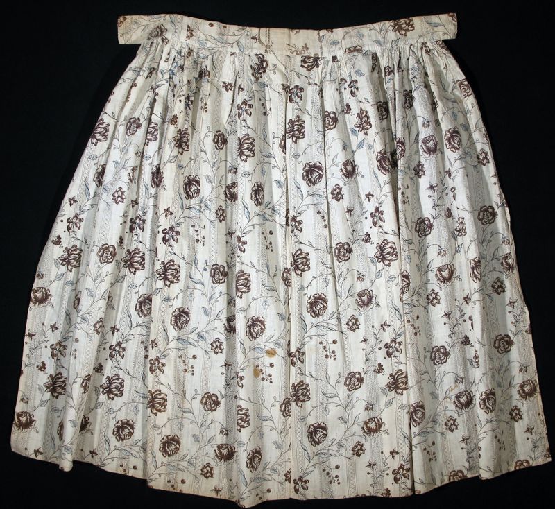 It has not been possible to trace any printed calicoes from the Järva print-works. Still, this contemporary calico on a white ground with a flowery motif in brown and blue – used as an apron – may be an example of such prints. According to the museum catalogue card, a Stockholm manufacturer probably made the block-printed calico during the 1770s-1790s. (Courtesy: The Nordic Museum… NM.0002884. DigitaltMuseum). 