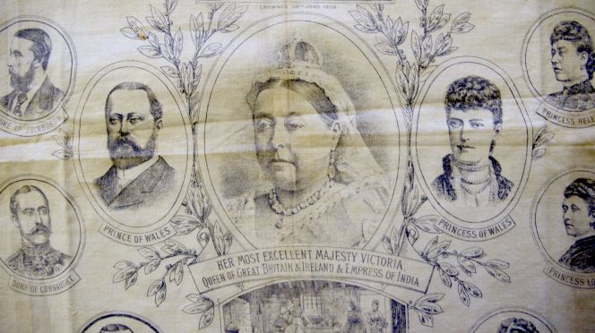 A second handkerchief to commemorate the same Jubilee of Queen Victoria in 1887, including illustrations of her family and Prime Ministers during her reign. Print in black on unbleached cotton, 58×58 cm in size. (Owner: Whitby Museum, SOH1783). Photo: The IK Foundation, London.