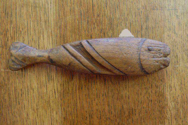  Fish-shaped knitting sheath, wood with a piece of whalebone (Whitby Museum, Social History Collection, SOH 2000/4). Photo: Viveka Hansen.