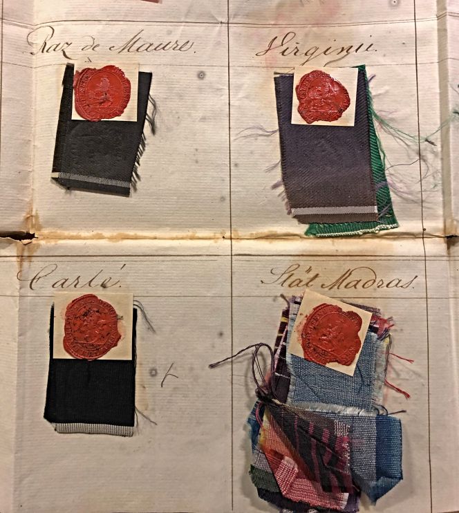The four final sample groups, which will be examined more closely, provide further insight into the variation of plain silks to be recognised through illicit trade – in the main, suitable and intended for use in clothing. ‘Raz de Maure’ and ‘Virginie’ were woven in twill, with the right-hand sample, visible to the eye, being the most robust. ‘Carlé’, on the other hand, was a delicate black satin type, whilst ‘Slät Madras’ [Plain Madras] varied in quality from all the other sample groups on the 1831 customs document. The difference is that this was half silk, that is to say, a plain woven fabric, here in nine colour combinations, which had been woven on a striped cotton warp with a single coloured silk weft. (Collection: The National Archive… See sources). Photo: Viveka Hansen, The IK Foundation.