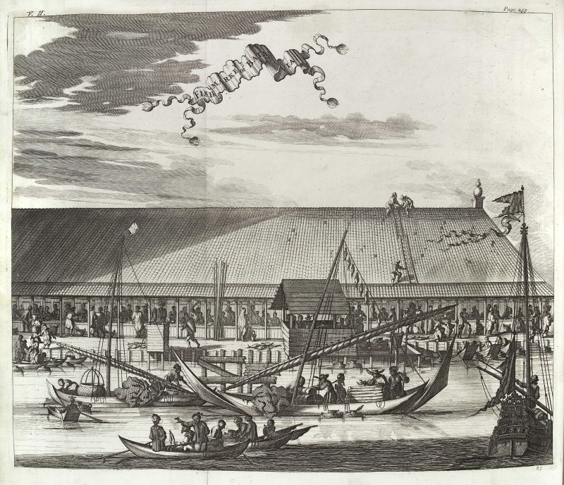 This 18th-century depiction of a fish market in Batavia (Jakarta) provides a useful comparison with the apostle Carl Peter Thunberg’s repeated informative texts of the town. For instance, the necessity of using thin cotton and silks in the hot and humid climate of Batavia appears on a number of occasions in Thunberg’s records. The ship arrived in the town on 18 May 1775, at the start of the hottest season, lasting from June to October. The thermometer was recorded to have shown 86° Fahrenheit [30°C], as well as the air humidity being high, with the town being situated close to the water. The sea provided only scant coolness during the evenings and nights. The days were described as follows: ‘…as it is impossible to be out at least to walk between nine and four o’clock in the day, without being quite overcome with heat and dissolved in sweat, though one’s dress be ever so light and airy’. | Print, published in London 1744-46 (Courtesy: Wellcome Images, L0038161).