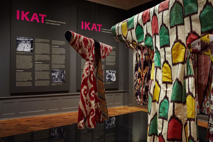 Courtesy of: The David Collection, The Exhibition: Ikat – Flaming Textiles from Uzbekistan (2012-2013).