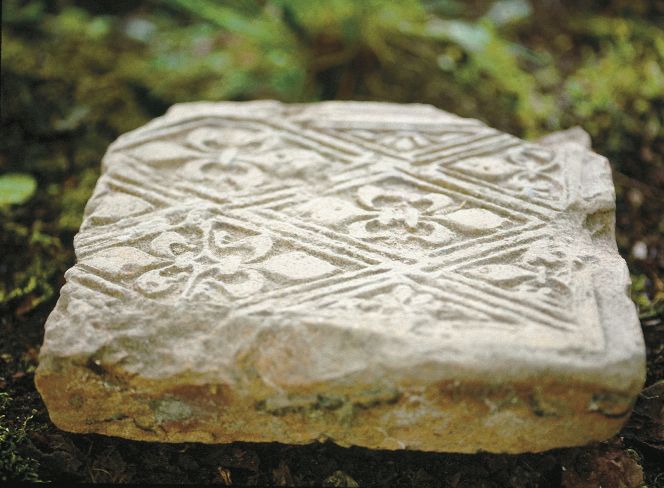 A quite similar motif – the lily – probably reached Scandinavia through the assistance of travelling monks during the early Middle Ages or even through the Vikings. The lily can among many places be seen in Herrevad’s monastery in Skåne on a beautiful floor tile (13th century). Photo: The IK Foundation, London.